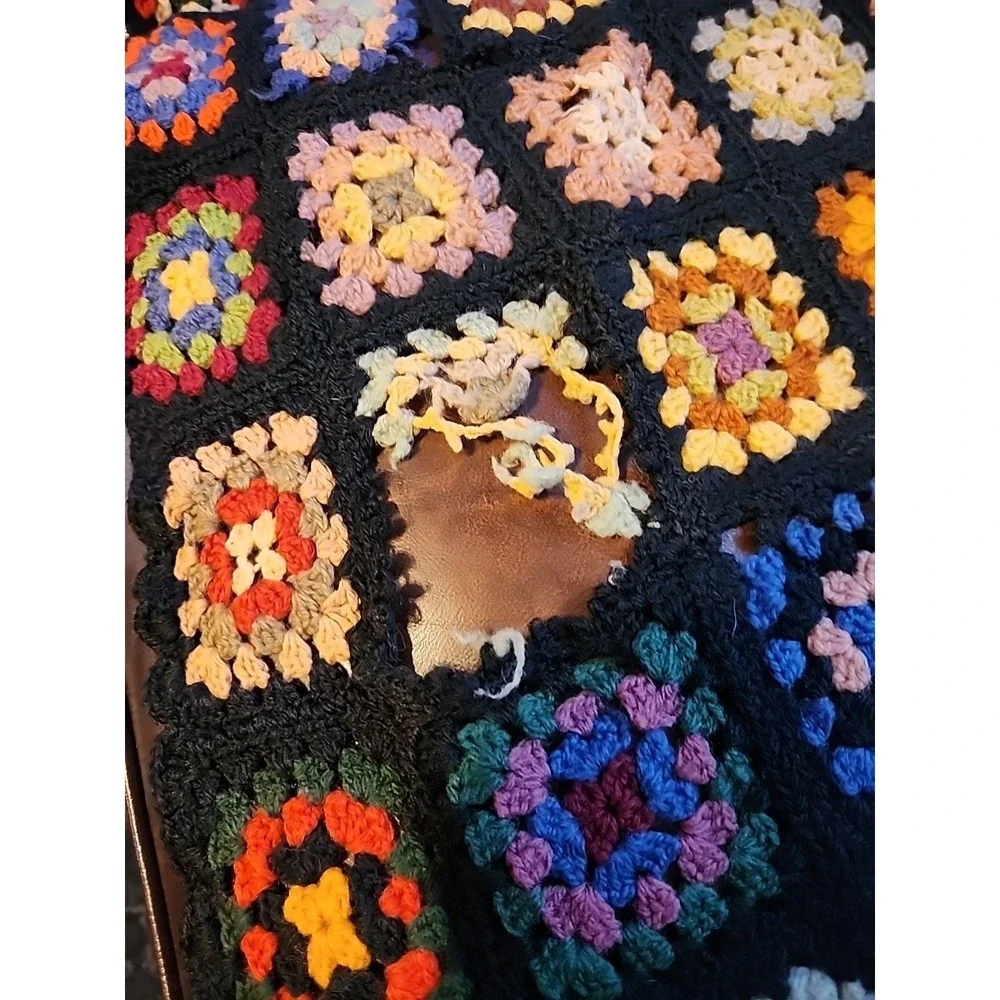 Very Old VTG Handmade Crochet Granny Square Roseanne Afghan, READ